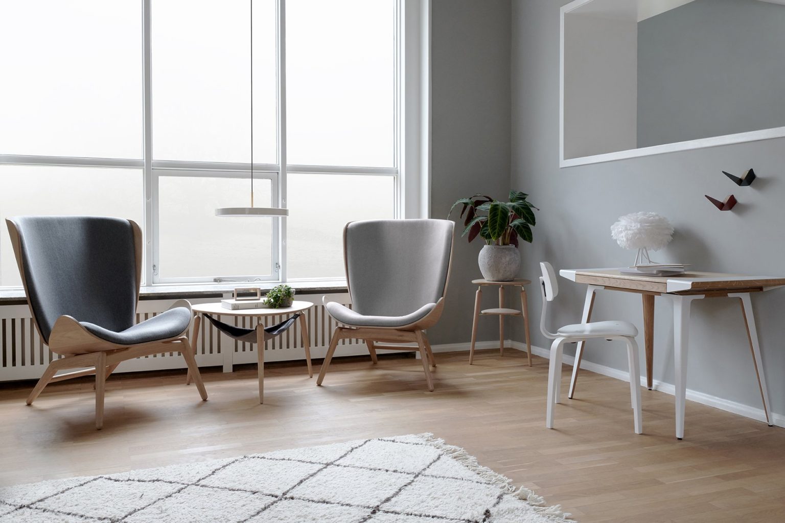 Lampa Asteria pearl white / black top UMAGE - perłowa biel / czarny dekor