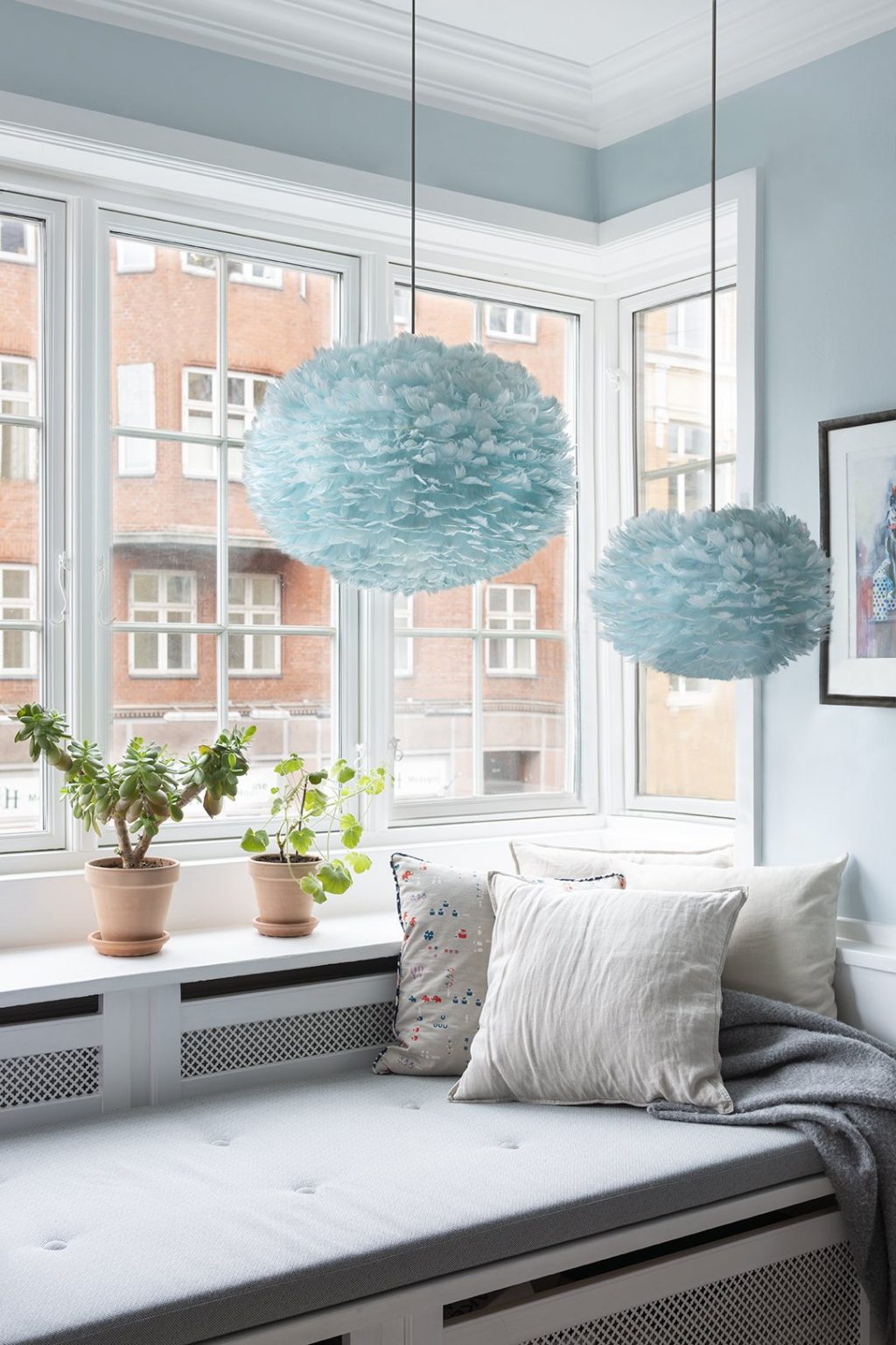 Lampa z piór Eos medium Light Blue UMAGE - błękitna Lampa z piór Eos medium Light Blue UMAGE - błękitna